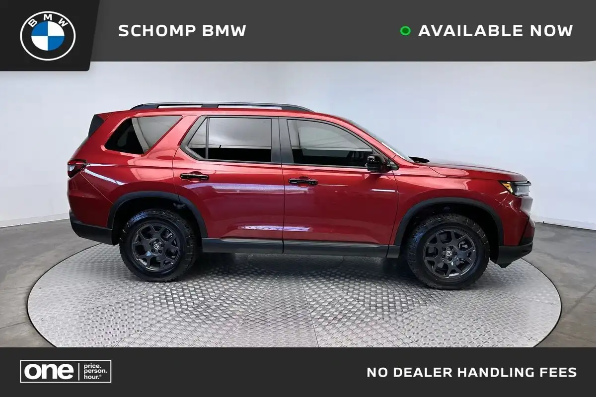 2025 Honda Pilot TrailSport AWD's photo
