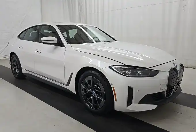 2023 BMW i4 eDrive35's photo