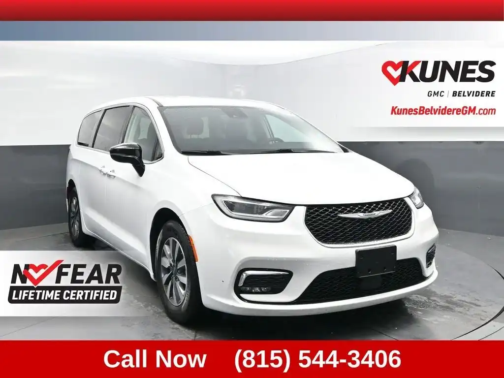2024 Chrysler Pacifica Hybrid PHEV Select's photo