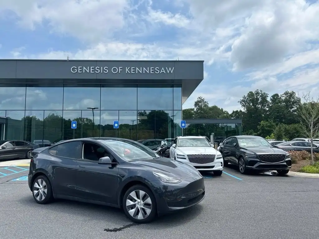 2024 Tesla Model Y Long Range Rear Wheel Drive's photo