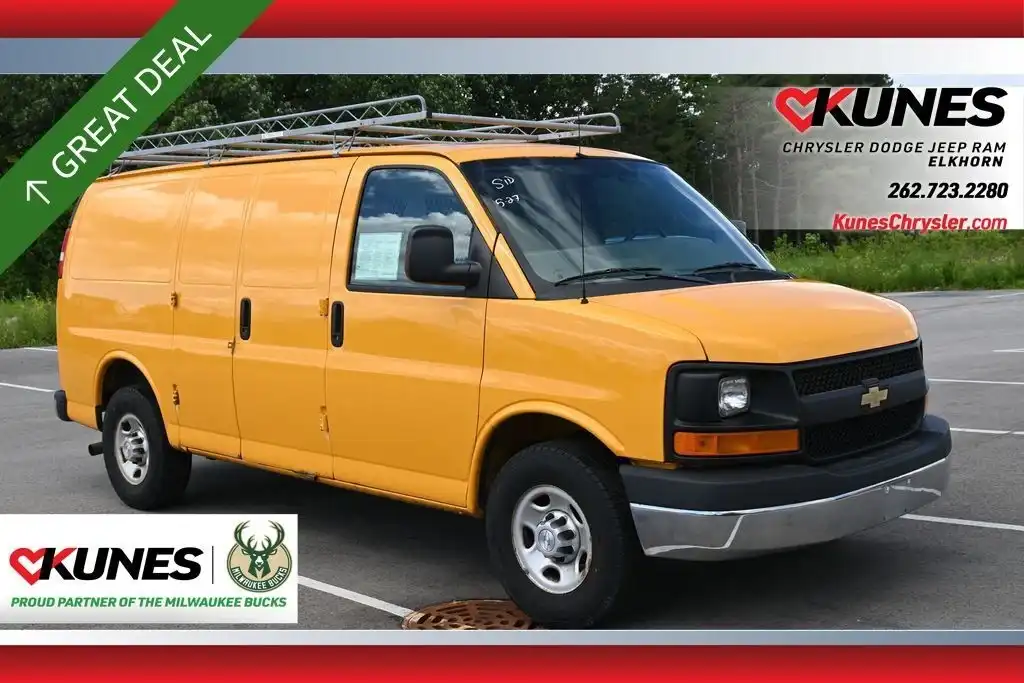 2016 Chevrolet Express 3500 Work Van HD's photo