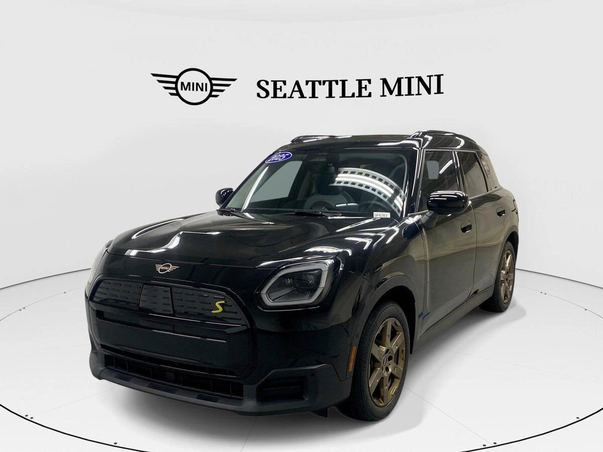 2025 MINI Countryman SE ALL4's photo