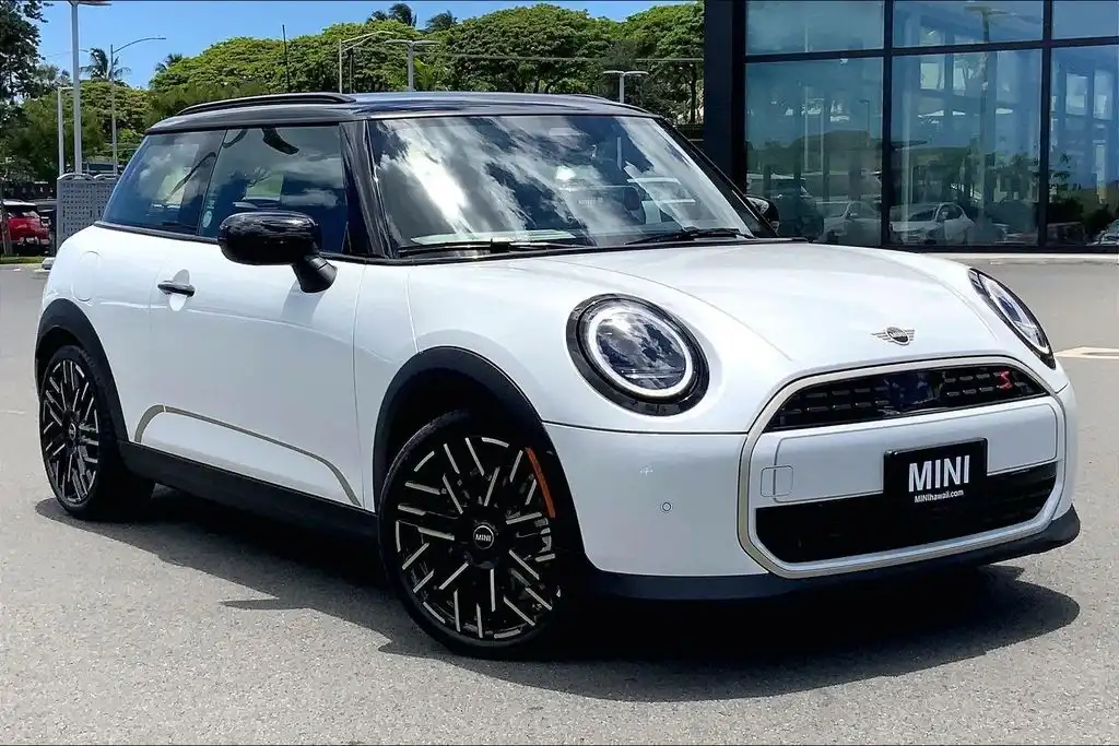 2026 MINI Hardtop Cooper S Signature's photo