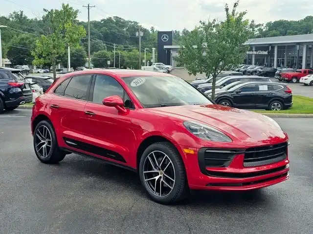 2022 Porsche Macan Base's photo