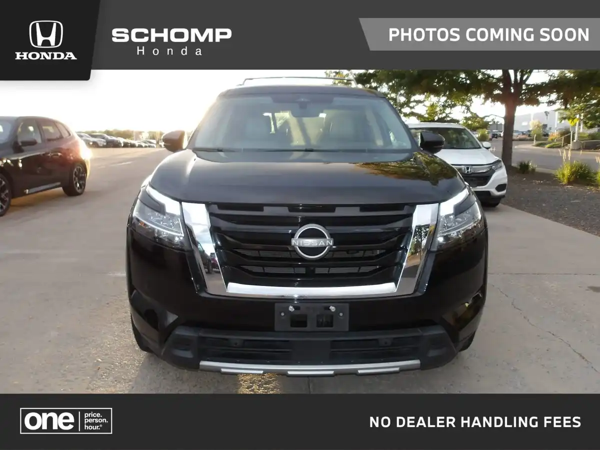 2023 Nissan Pathfinder SL 4WD's photo