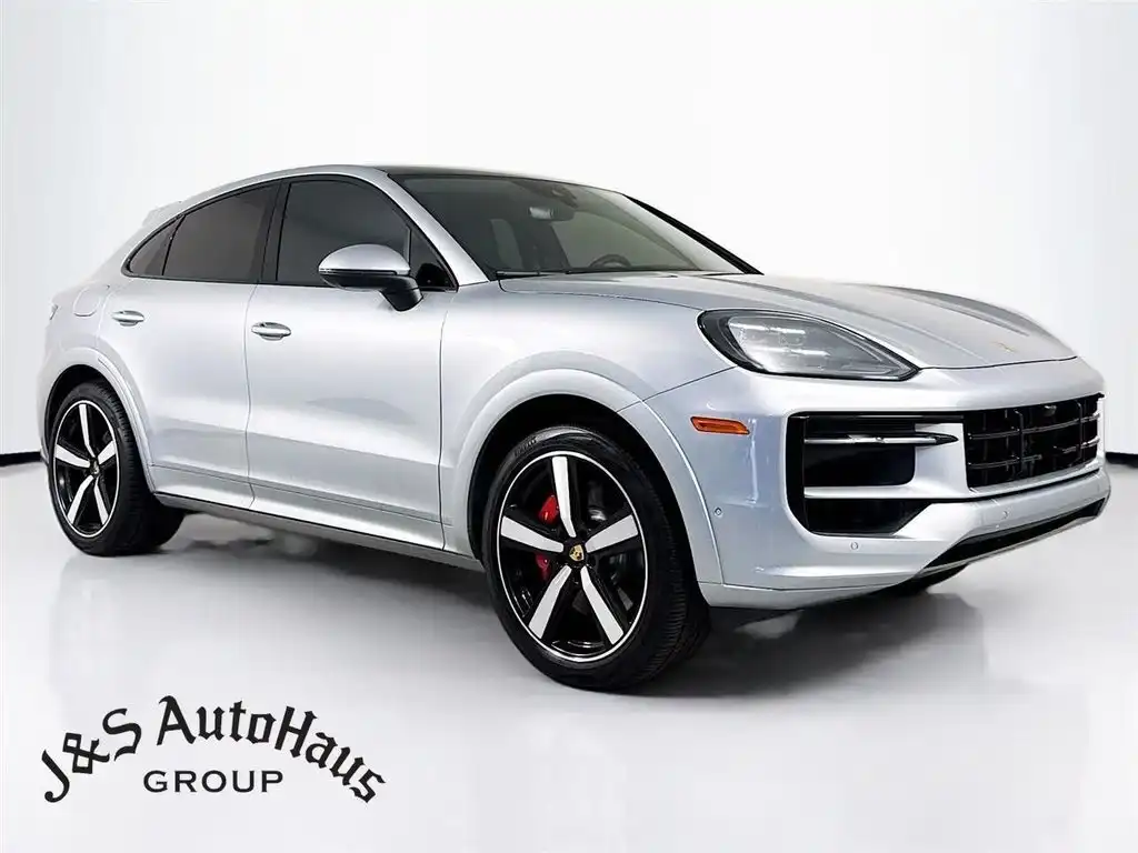 2024 Porsche Cayenne S's photo