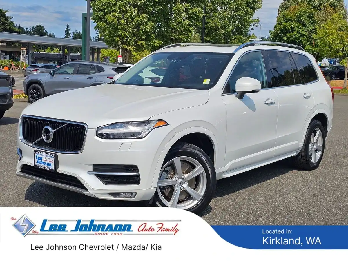 2017 Volvo XC90 T5 AWD Momentum's photo