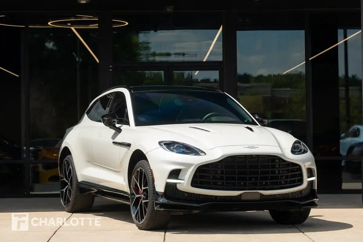 2025 Aston Martin DBX 4.0 V8 707 AWD's photo