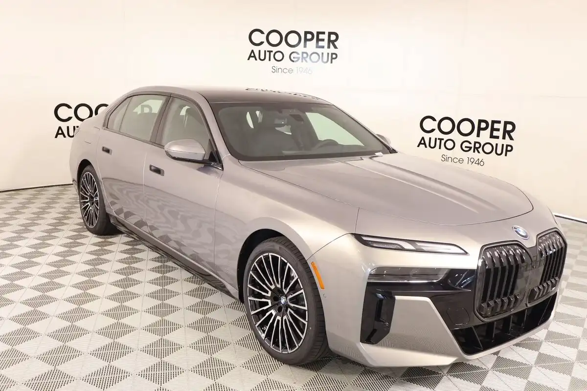 2026 BMW 7 Series 750e xDrive Sedan's photo