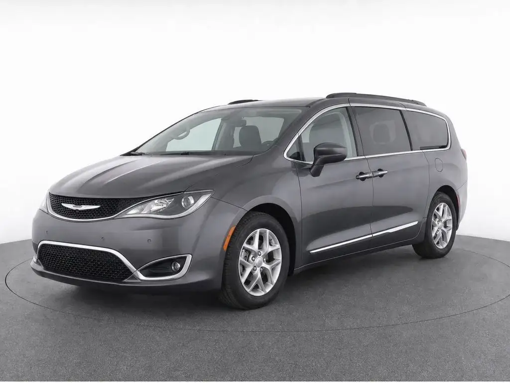 2017 Chrysler Pacifica Touring-L Plus photo 1