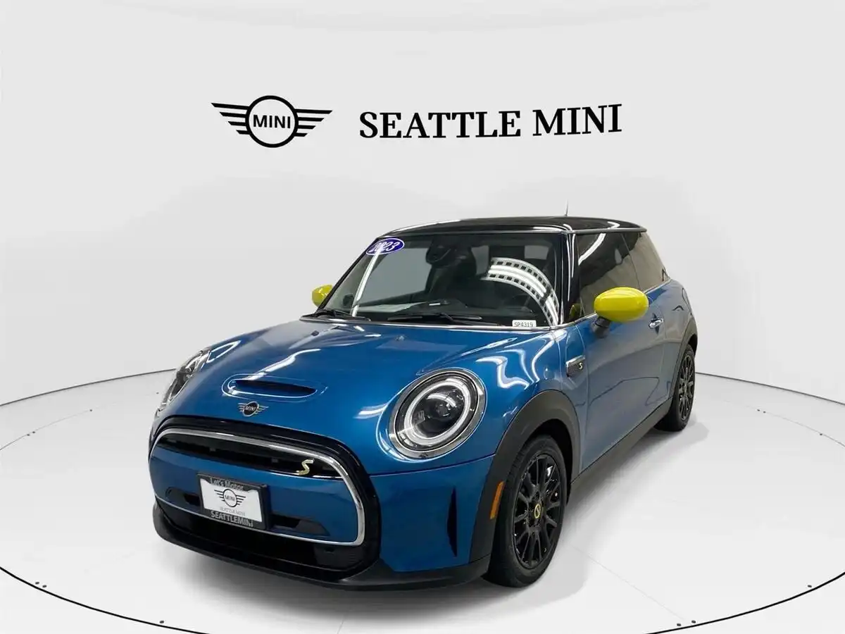 2023 MINI Hardtop Cooper SE's photo