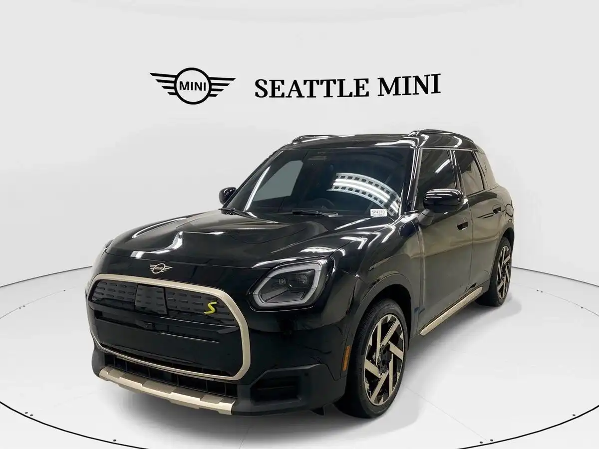 2025 MINI Countryman SE ALL4's photo