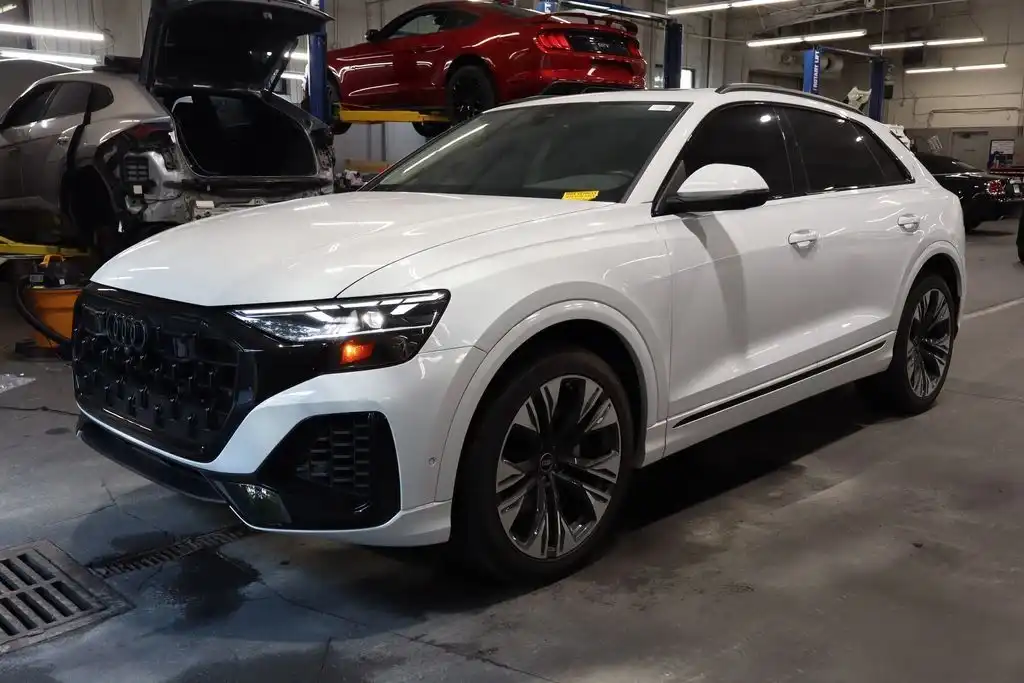 2025 Audi Q8 55 Premium quattro Tiptronic's photo