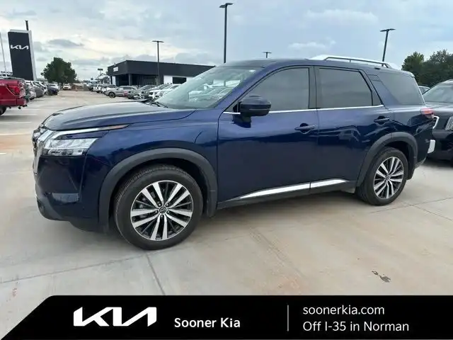 2022 Nissan Pathfinder Platinum 2WD's photo