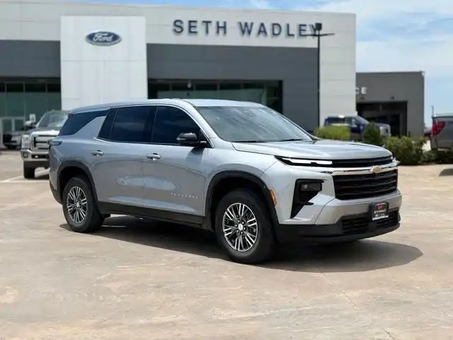 2024 Chevrolet Traverse FWD LS's photo