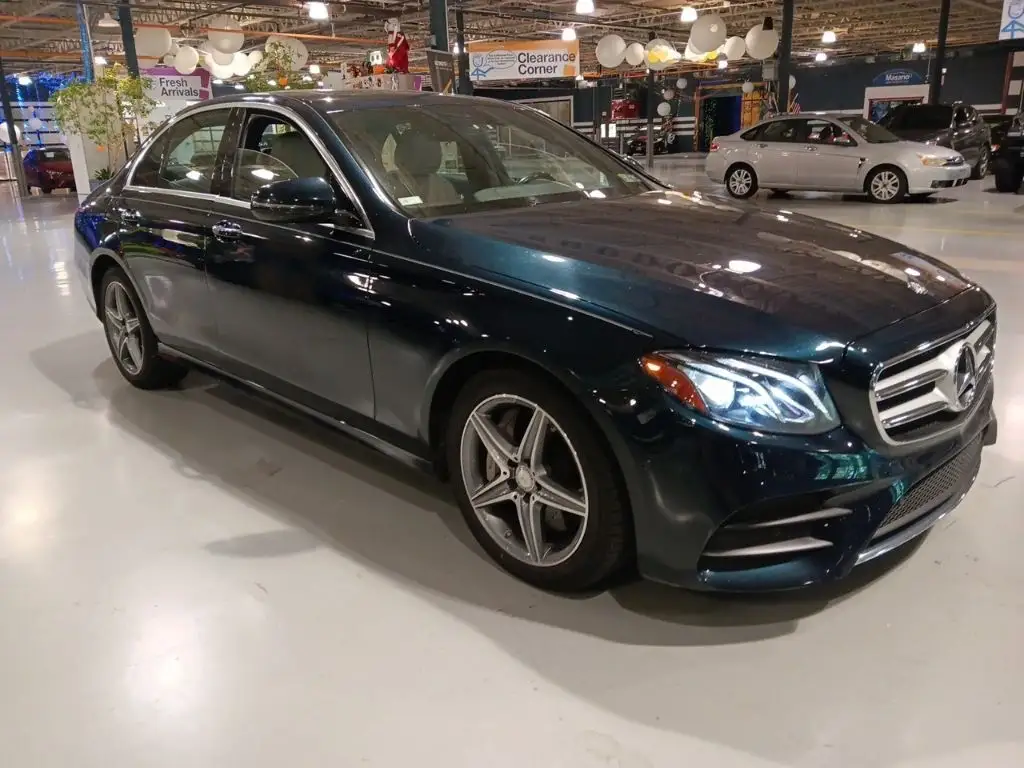 2017 Mercedes-Benz E-Class E300 4MATIC photo 1