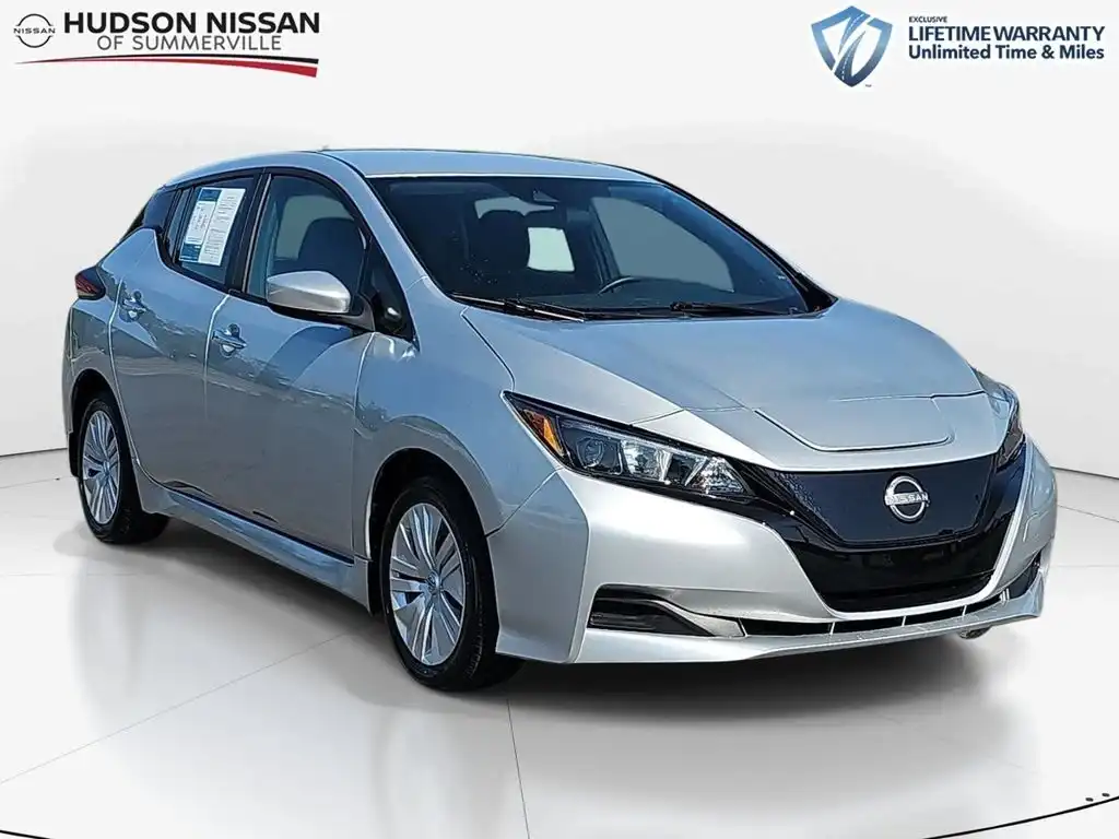 2025 Nissan Leaf S's photo