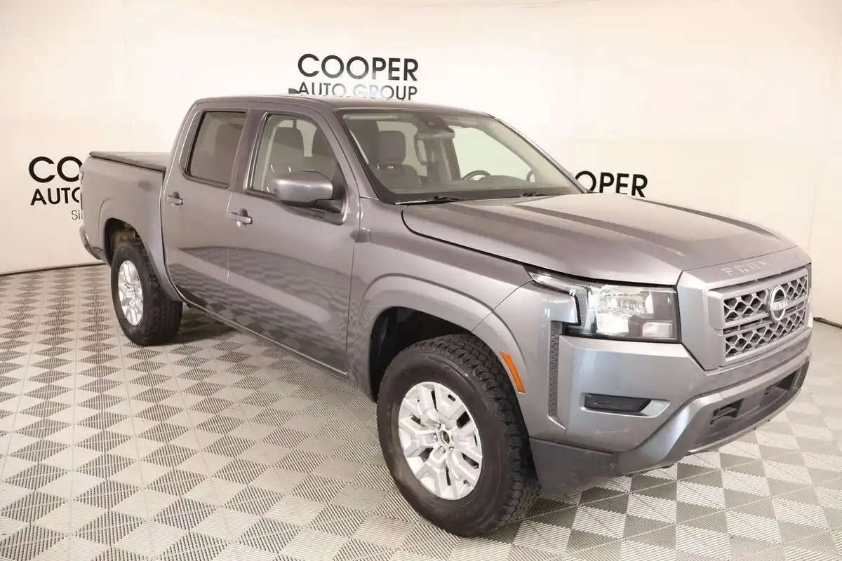 2022 Nissan Frontier SV Crew Cab 4WD SWB's photo