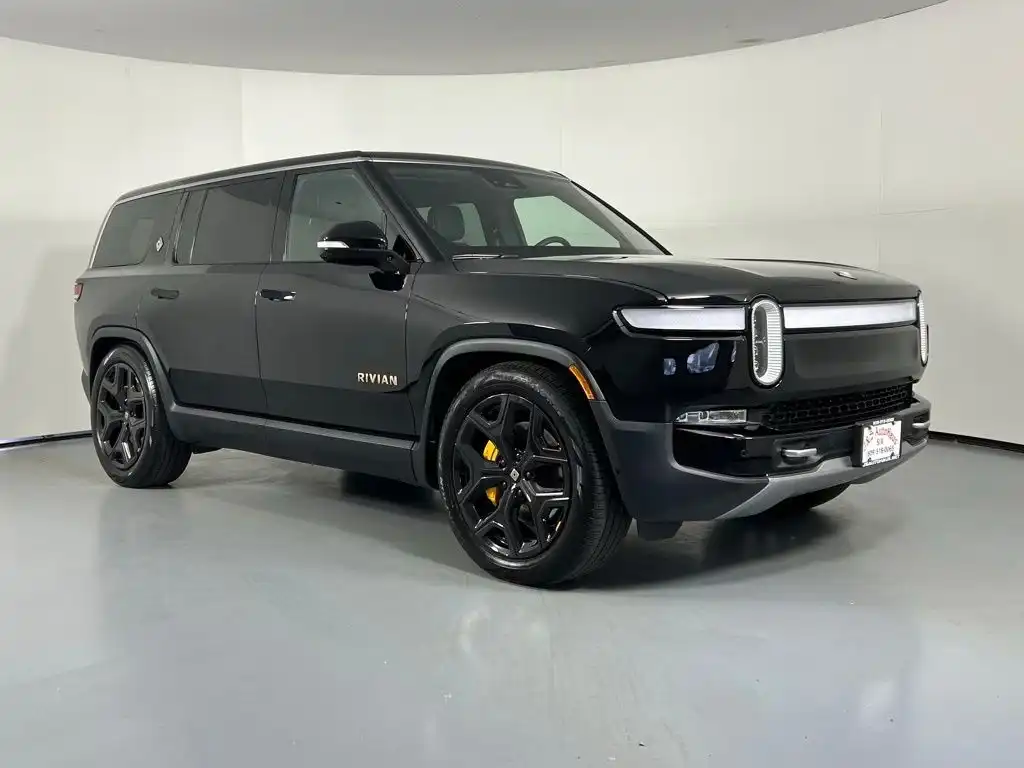 2024 Rivian R1S Adventure Quad-Motor Large Pack's photo