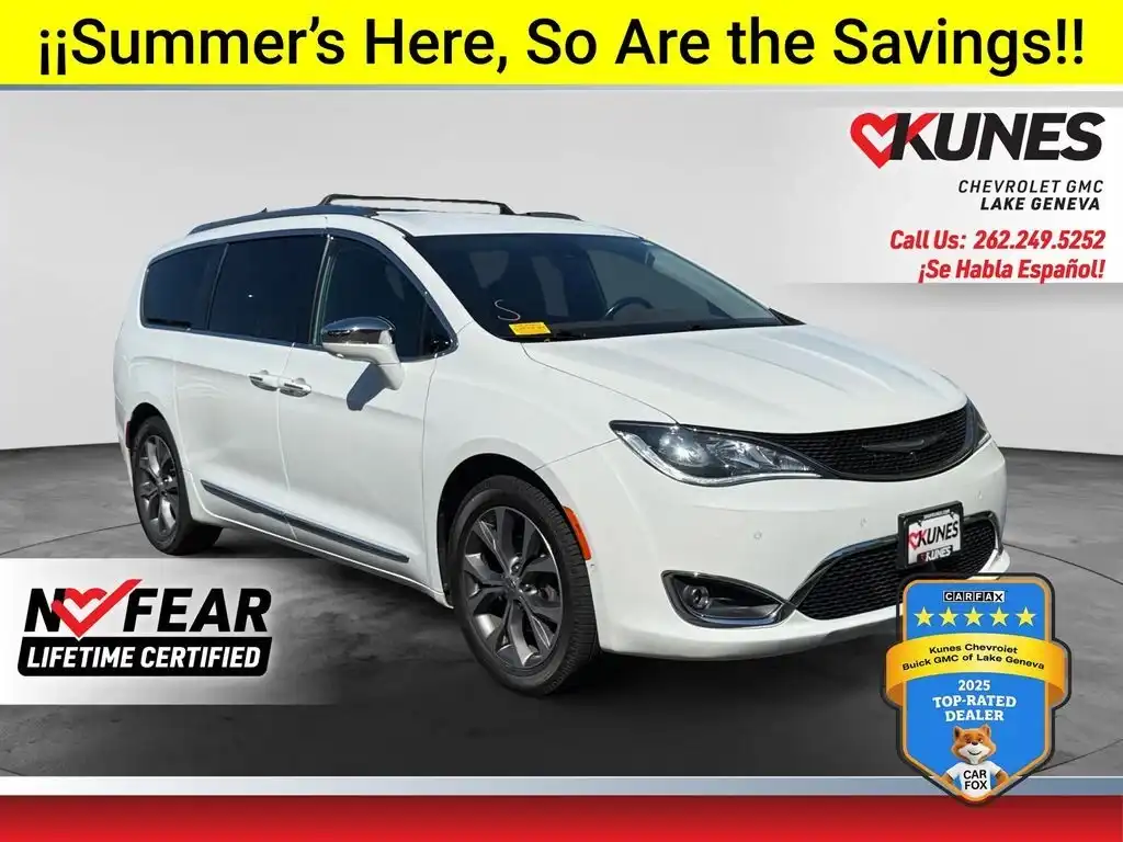 2018 Chrysler Pacifica Limited's photo