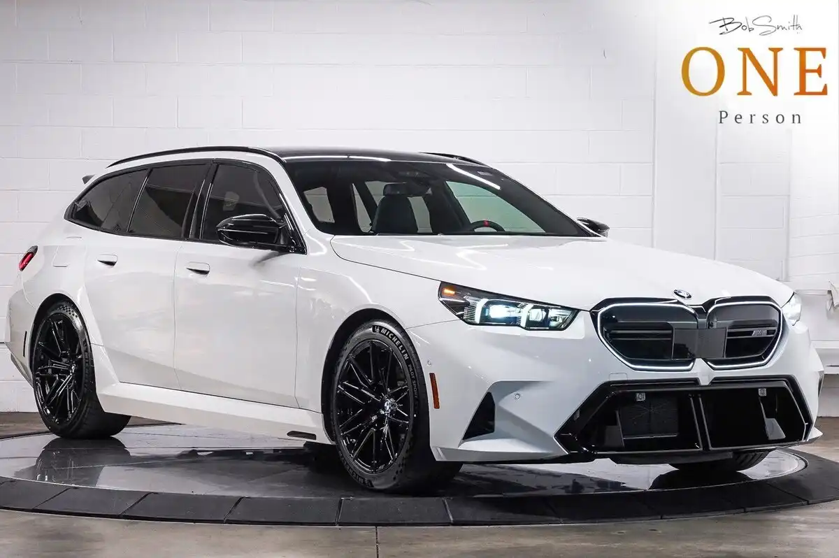 2027 BMW M5 M5 Touring's photo