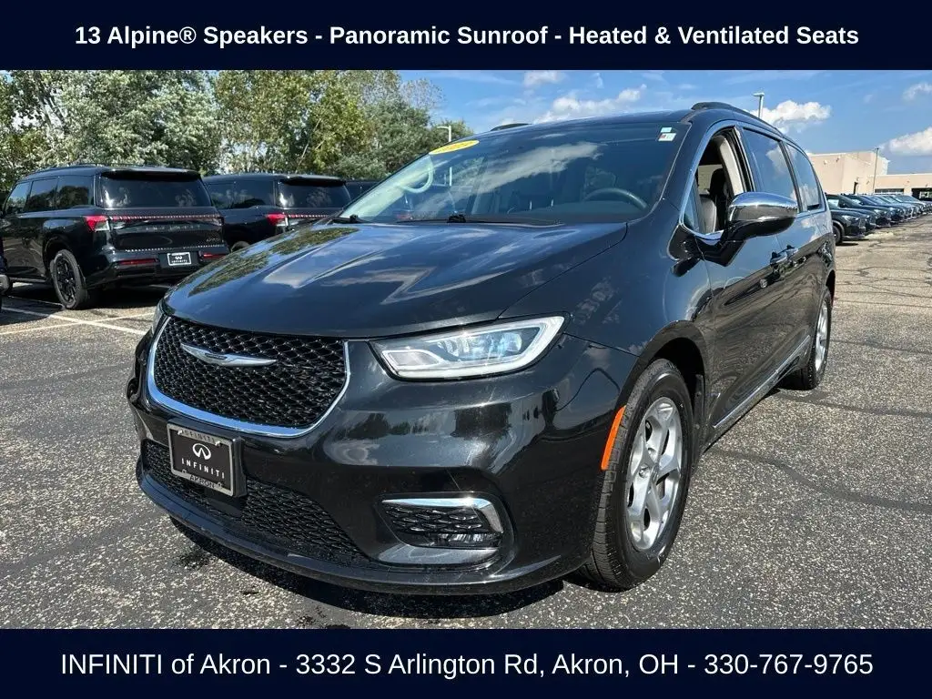 2023 Chrysler Pacifica Limited photo 1