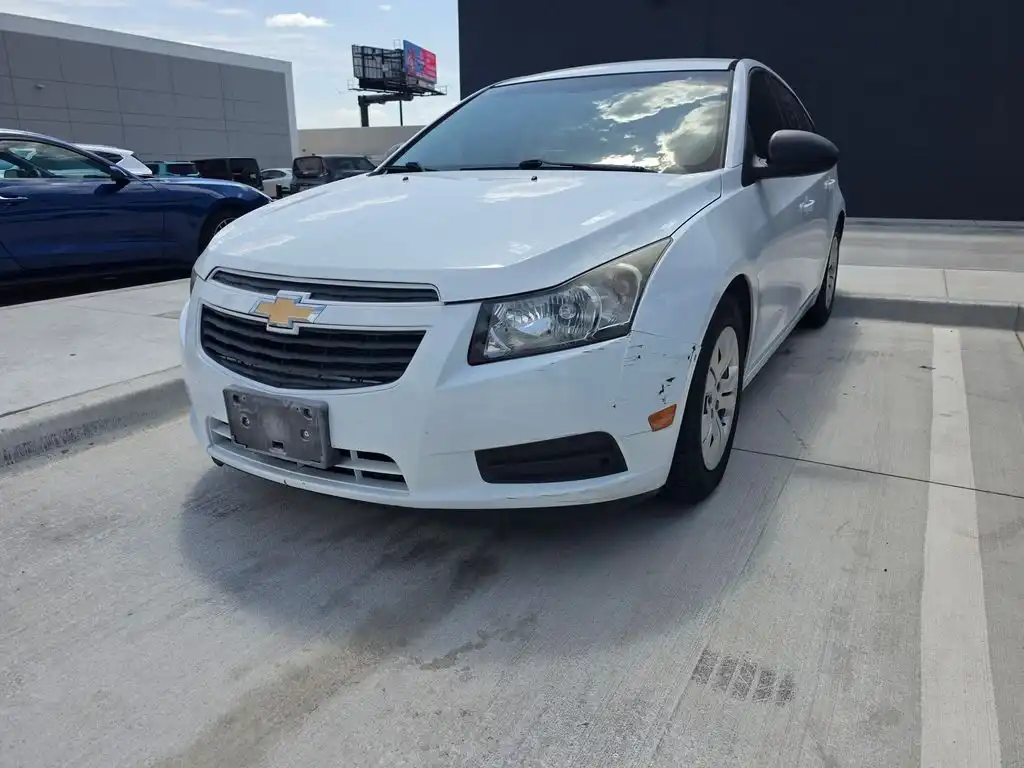 2014 Chevrolet Cruze LS Auto's photo