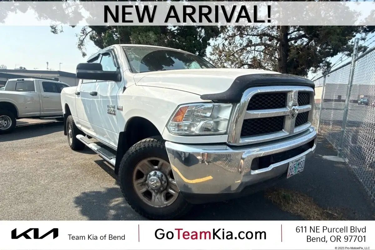 2017 RAM 2500 ST Crew Cab SWB 4x4 photo 1