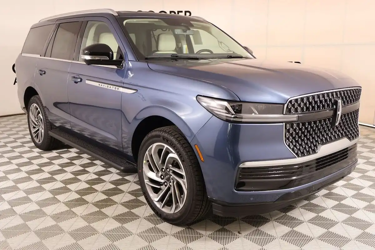 2027 Lincoln Navigator Premiere RWD's photo