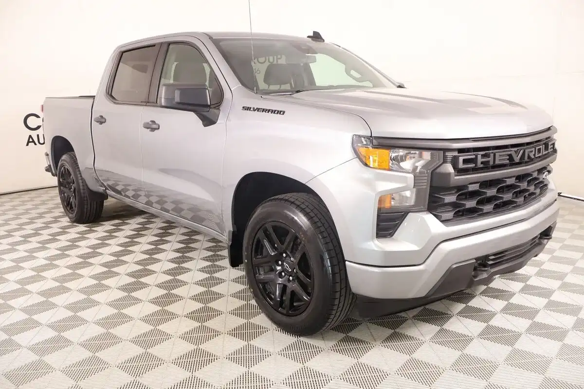 2024 Chevrolet Silverado 1500 Custom Crew Cab Short Box's photo