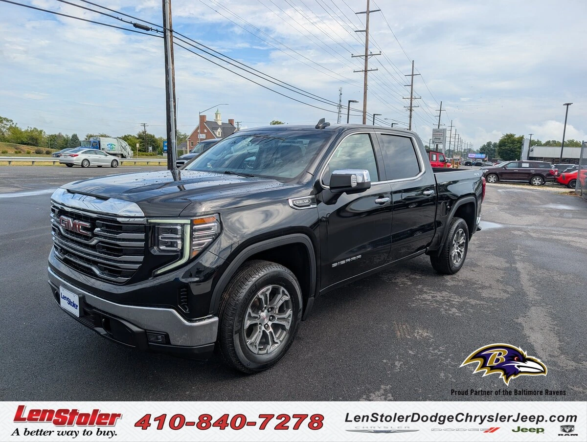 2025 GMC Sierra SLT 4WD Crew Cab Short Box's photo
