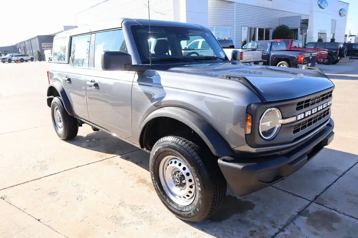 2025 Ford Bronco Base 4x4's photo