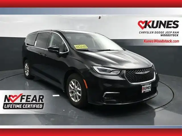 2024 Chrysler Pacifica Touring L's photo