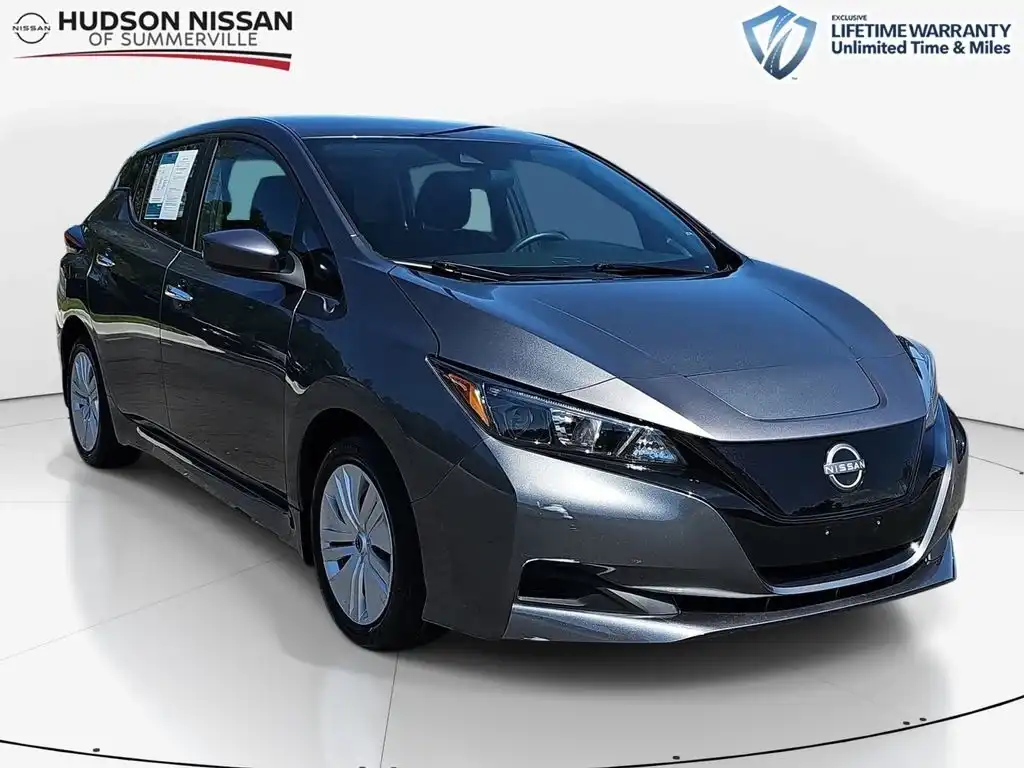 2025 Nissan Leaf S's photo