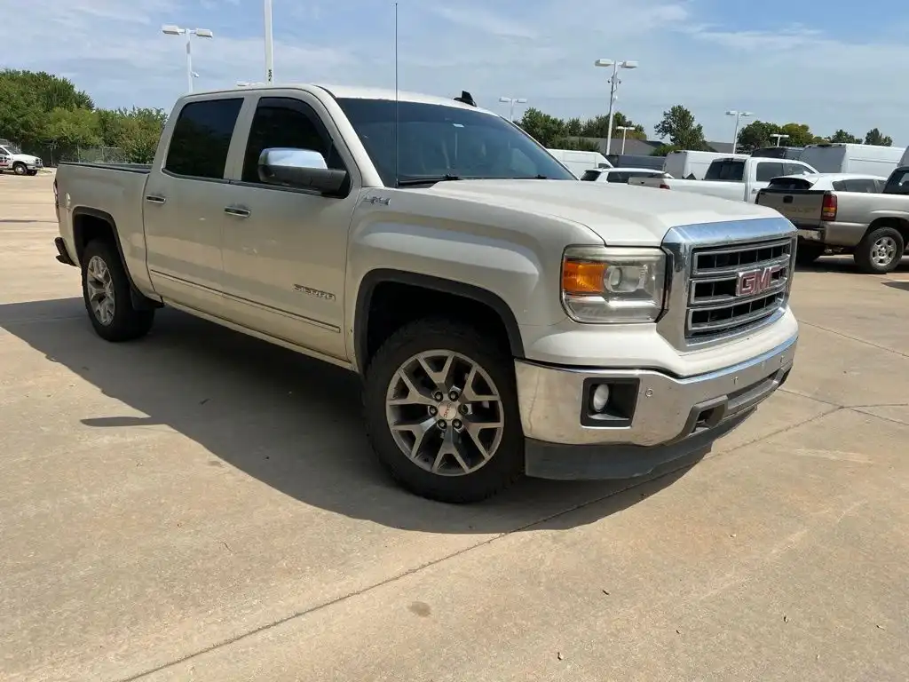 2015 GMC Sierra 4WD Crew Cab SLT SWB's photo