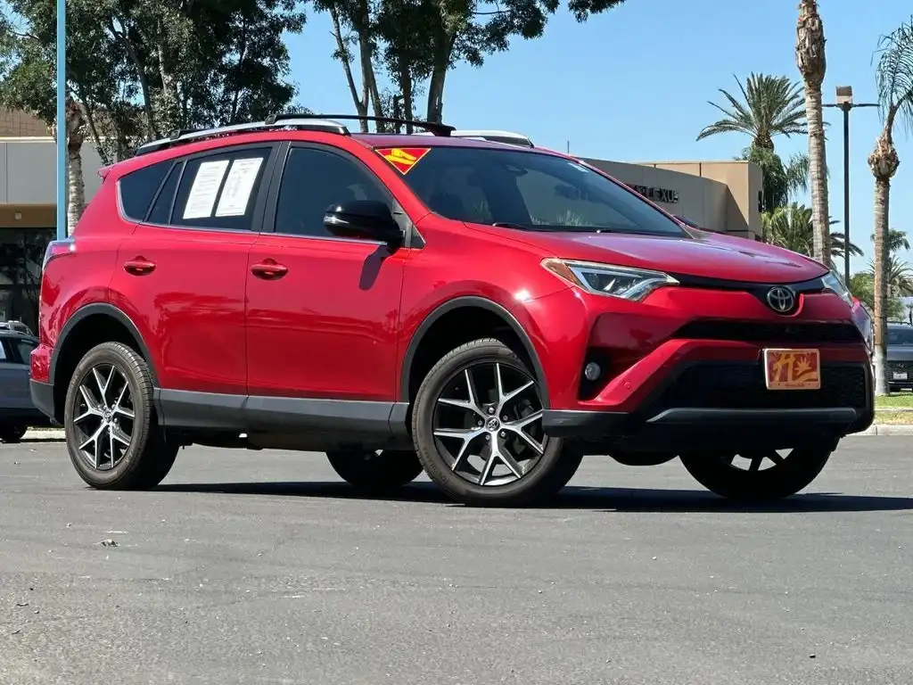 2017 Toyota RAV4 SE's photo