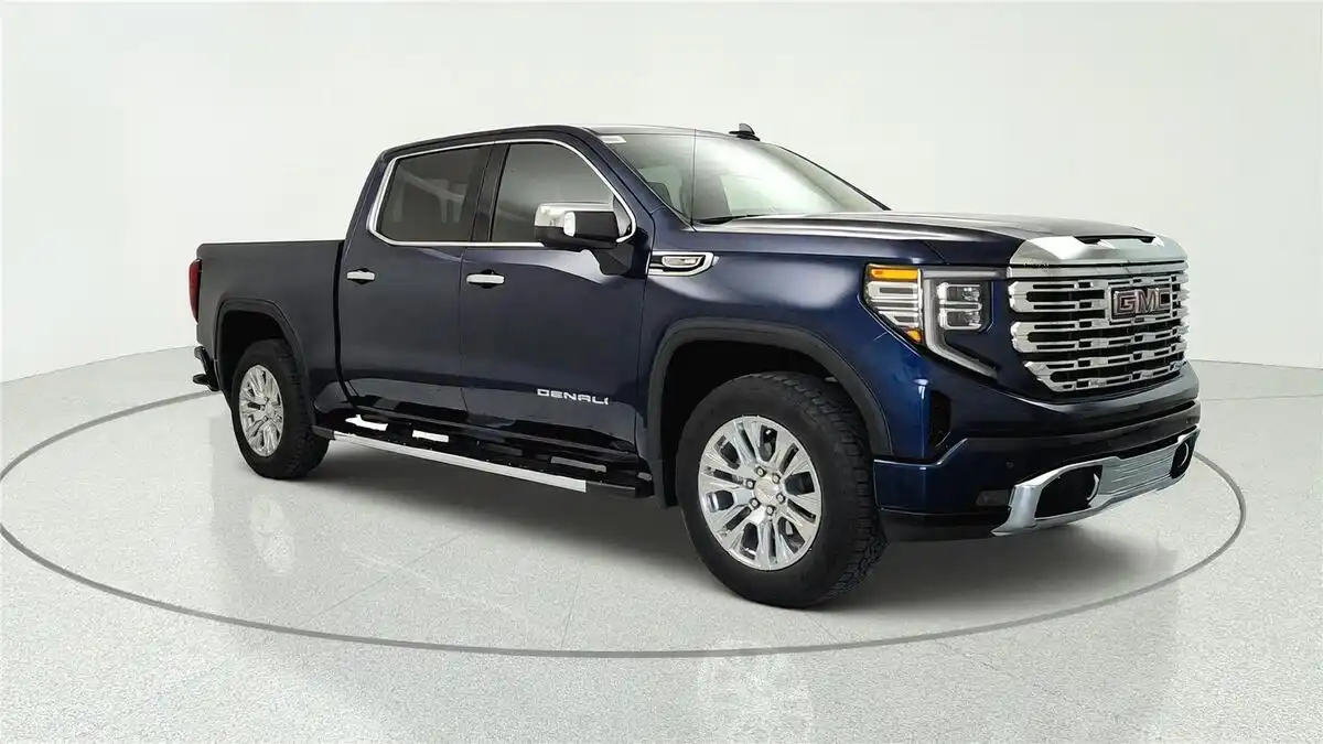 2023 GMC Sierra 4WD Crew Cab Short Box Denali's photo