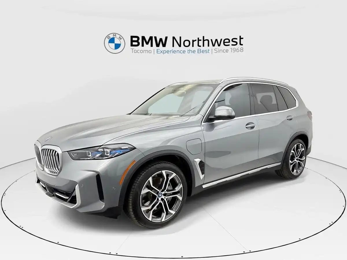 2025 BMW X5 xDrive50e's photo