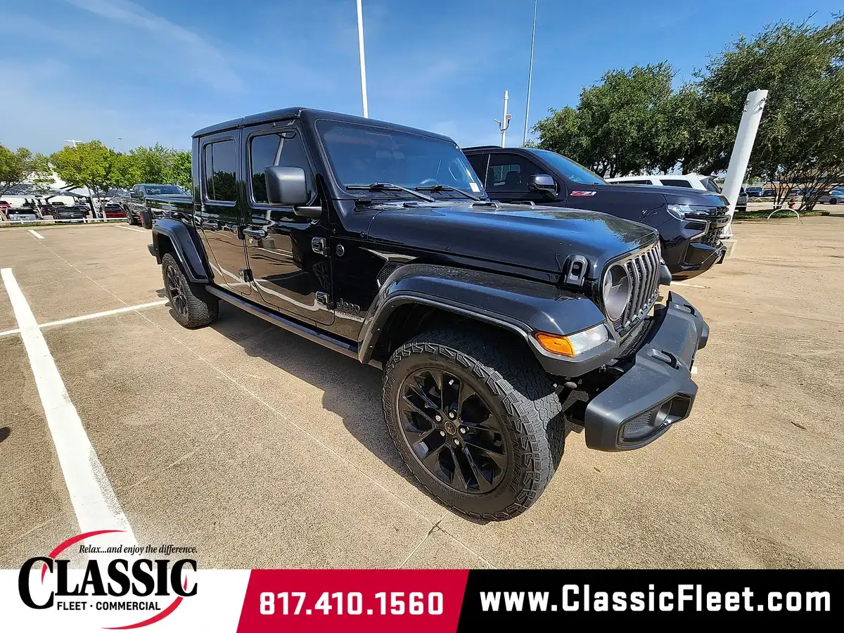2024 Jeep Gladiator Nighthawk Auto's photo