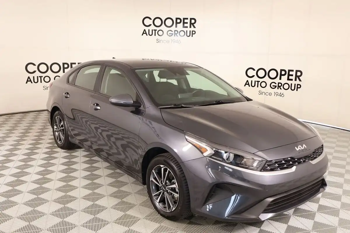 2024 Kia Forte LXS AT's photo