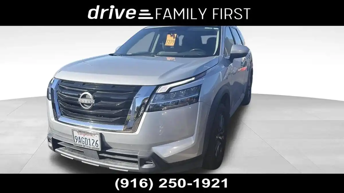 2022 Nissan Pathfinder SV FWD's photo