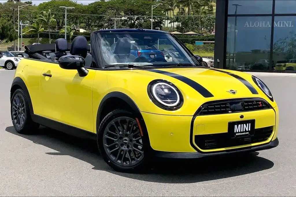 2026 MINI Convertible Cooper S's photo