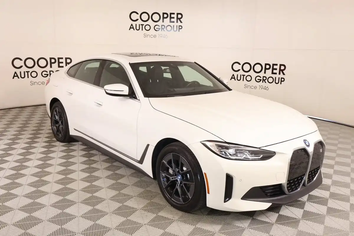 2023 BMW i4 eDrive40's photo