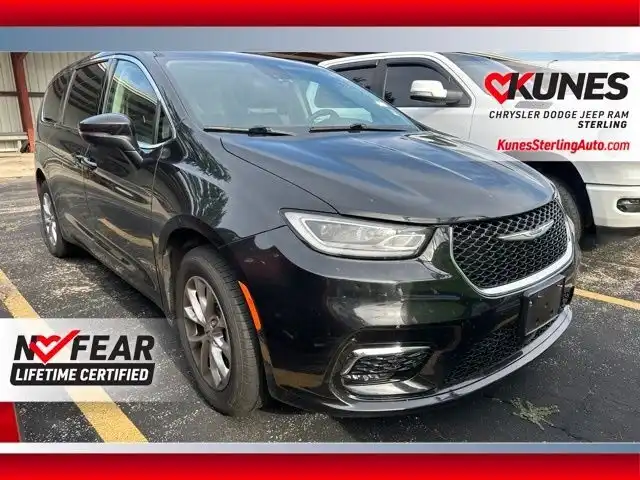 2023 Chrysler Pacifica Touring L AWD's photo