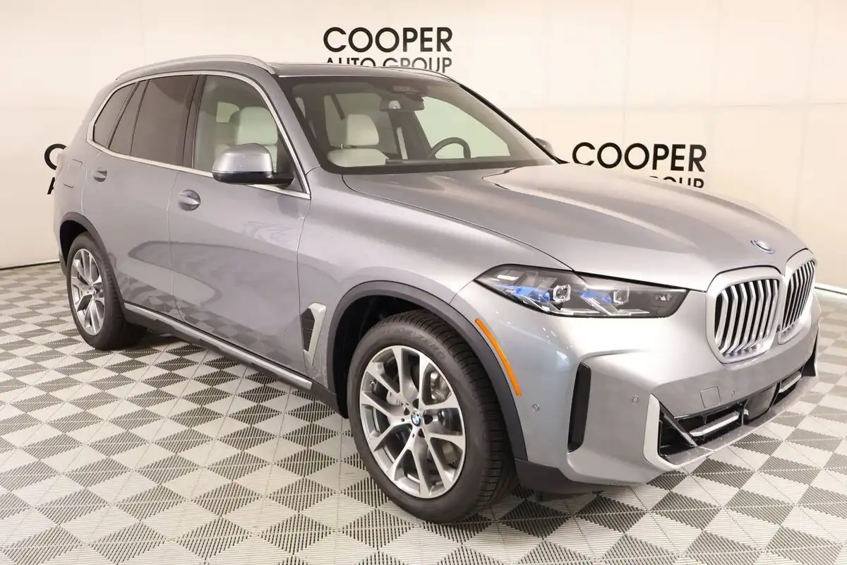 2026 BMW X5 xDrive50e's photo