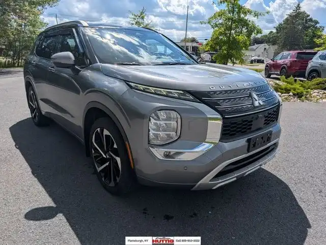 2023 Mitsubishi Outlander SEL S-AWC's photo