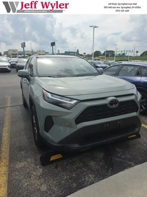 2023 Toyota RAV4 XLE FWD's photo