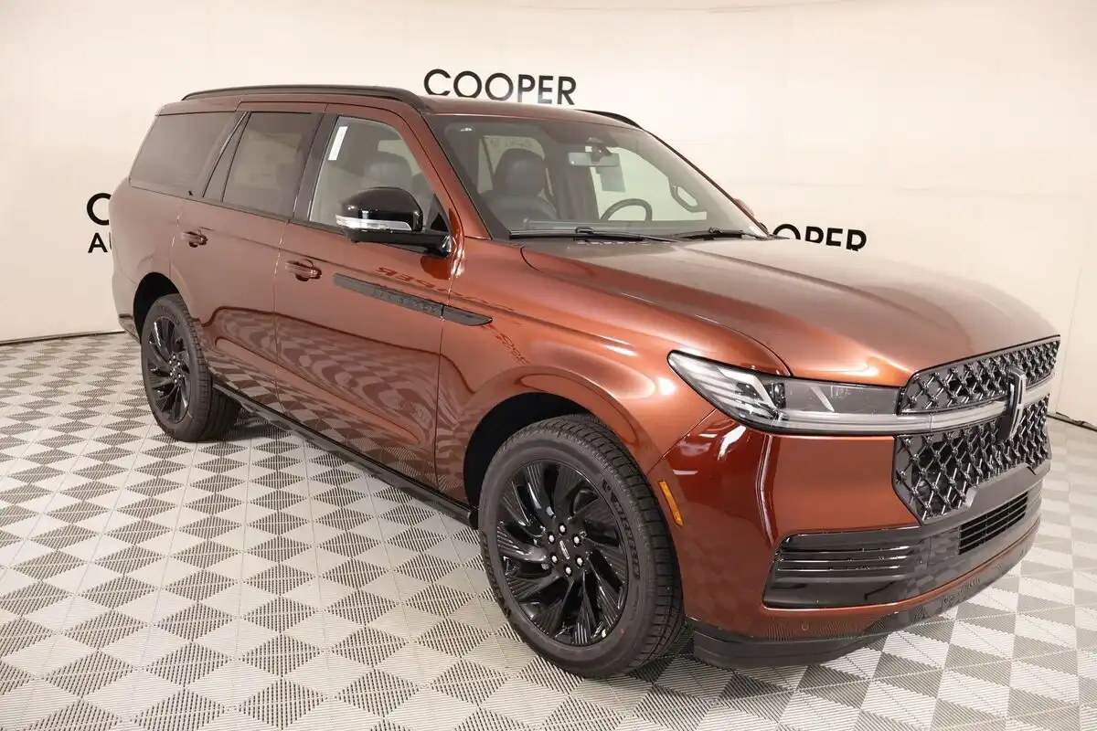 2027 Lincoln Navigator Reserve 4WD's photo