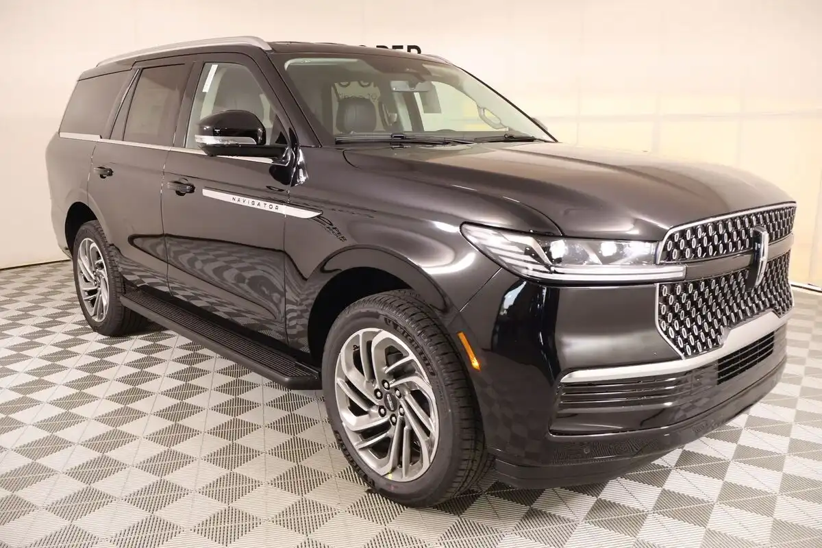 2027 Lincoln Navigator Premiere RWD's photo