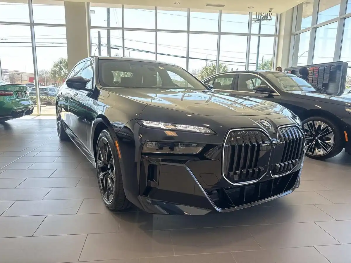 2026 BMW 7 Series 760i xDrive Sedan's photo